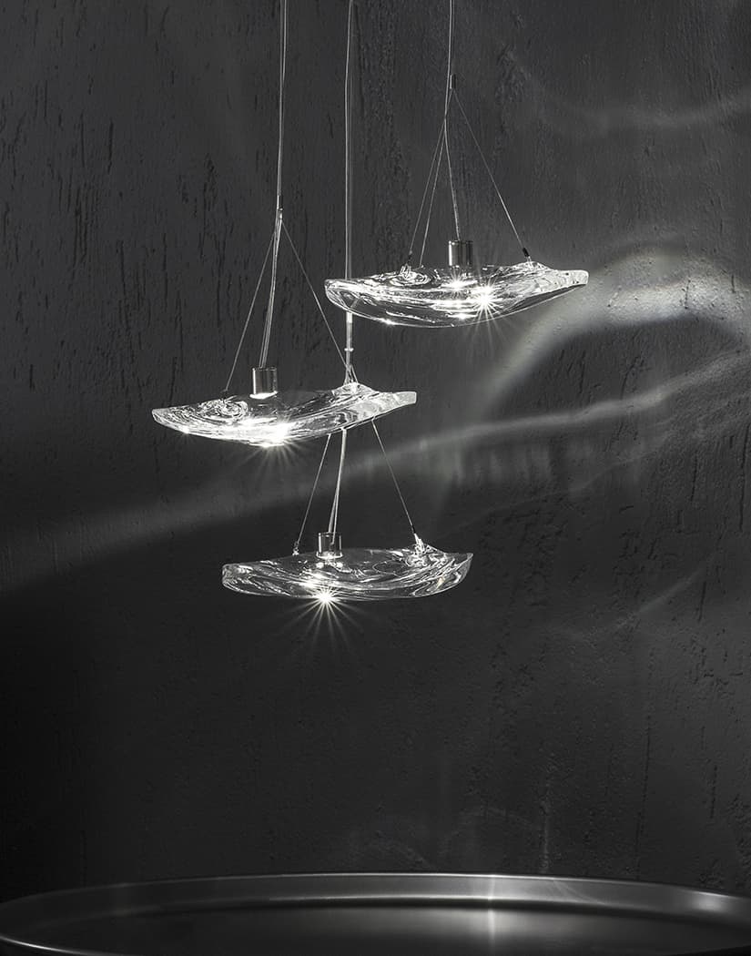 Manta, shimmering waves.